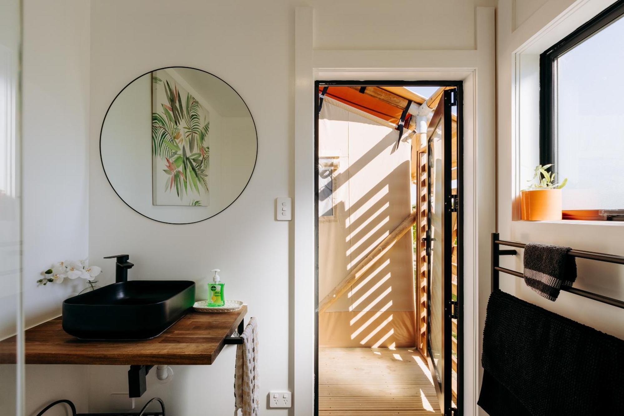 Villas & Vines Glamping Hastings Exteriör bild