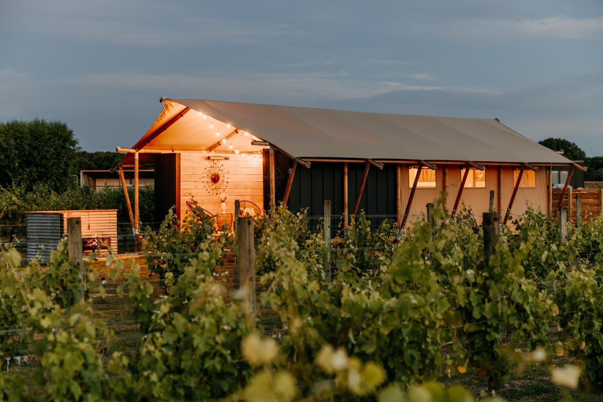 Villas & Vines Glamping Hastings Exteriör bild